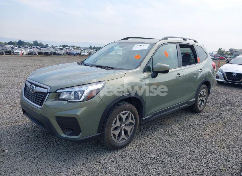 Photo 2 of 2020 Subaru Forester PREMIUM (VIN JF2SKAGC0LH479813)