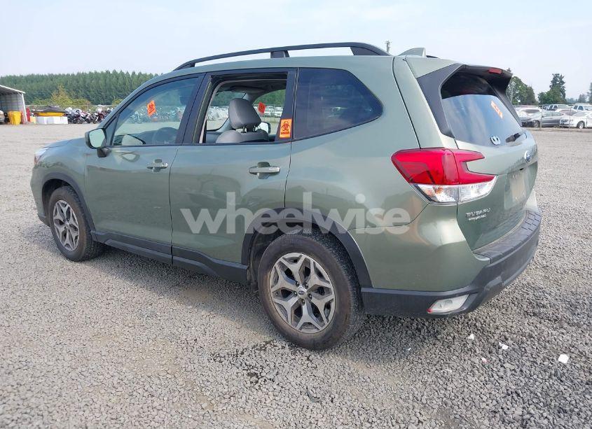 Photo 3 of 2020 Subaru Forester PREMIUM (VIN JF2SKAGC0LH479813)