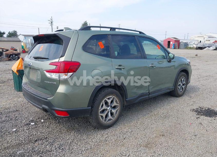 Photo 4 of 2020 Subaru Forester PREMIUM (VIN JF2SKAGC0LH479813)