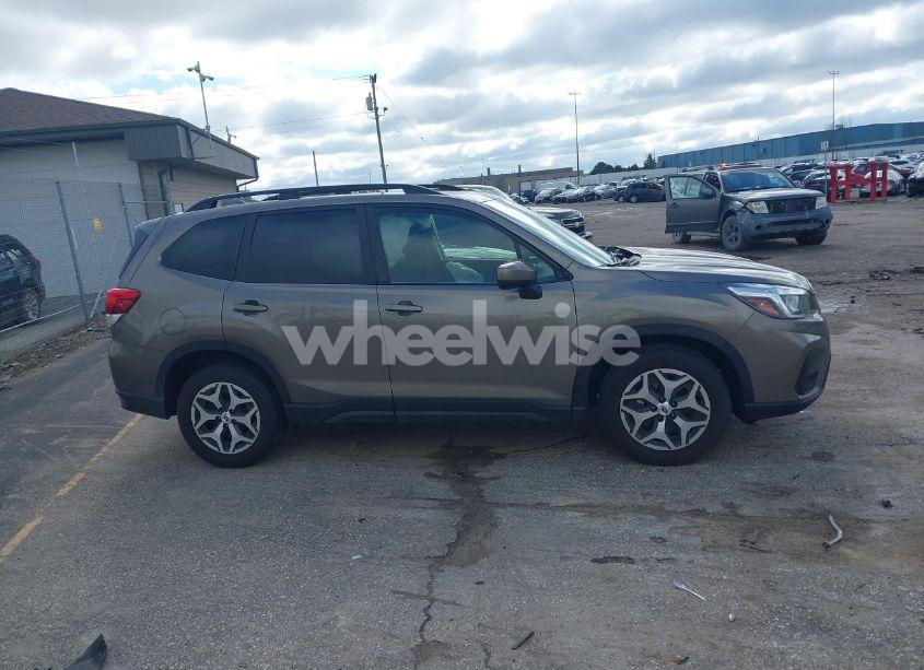 Photo 13 of 2019 Subaru Forester PREMIUM (VIN JF2SKAGC1KH434894)