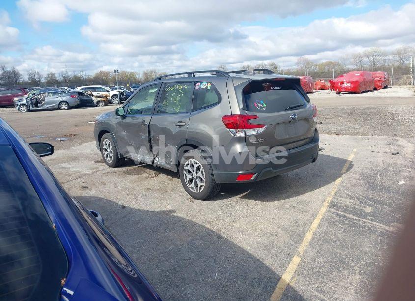 Photo 3 of 2019 Subaru Forester PREMIUM (VIN JF2SKAGC1KH434894)