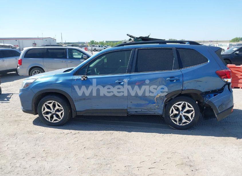 Photo 15 of 2019 Subaru Forester PREMIUM (VIN JF2SKAGC1KH545610)