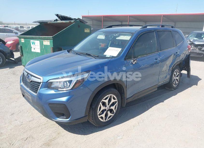 Photo 2 of 2019 Subaru Forester PREMIUM (VIN JF2SKAGC1KH545610)