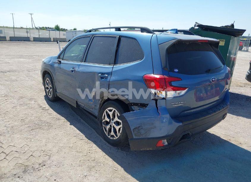 Photo 3 of 2019 Subaru Forester PREMIUM (VIN JF2SKAGC1KH545610)
