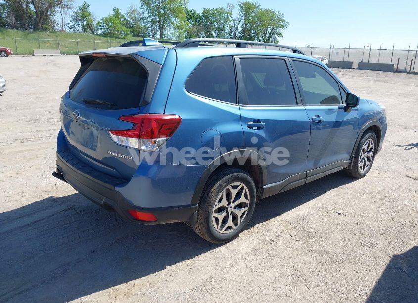 Photo 4 of 2019 Subaru Forester PREMIUM (VIN JF2SKAGC1KH545610)