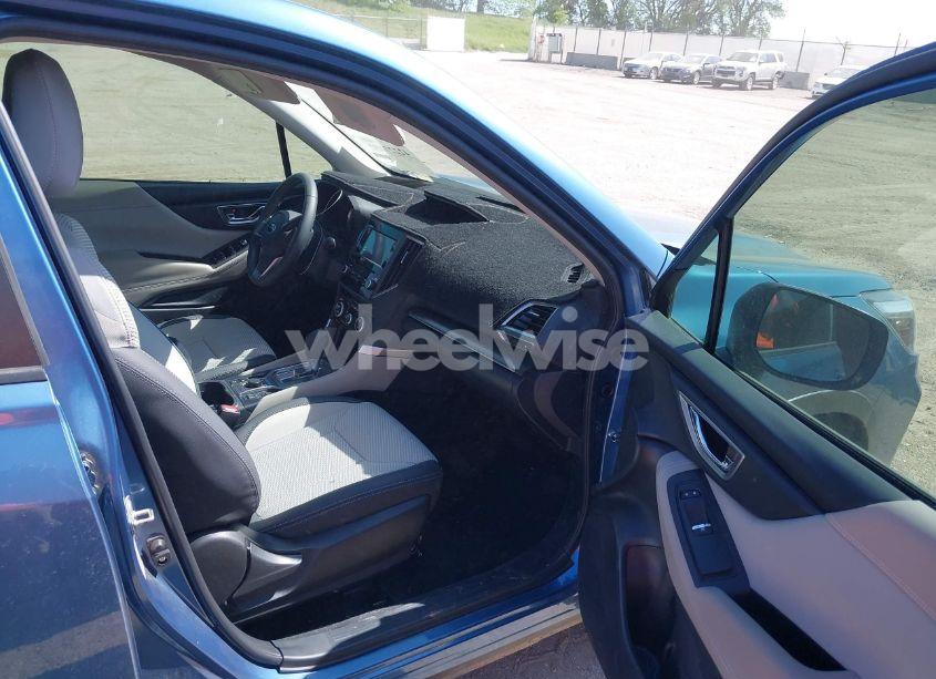 Photo 5 of 2019 Subaru Forester PREMIUM (VIN JF2SKAGC1KH545610)