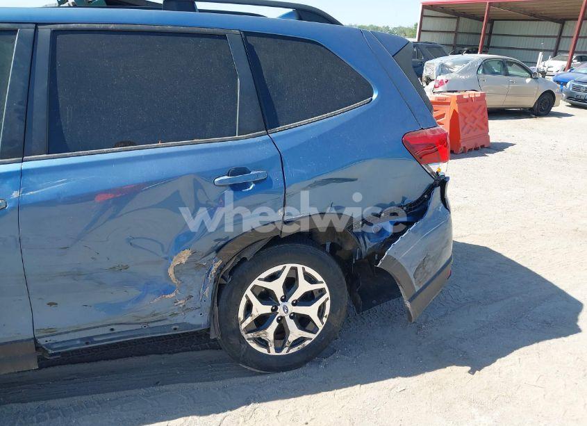 Photo 6 of 2019 Subaru Forester PREMIUM (VIN JF2SKAGC1KH545610)