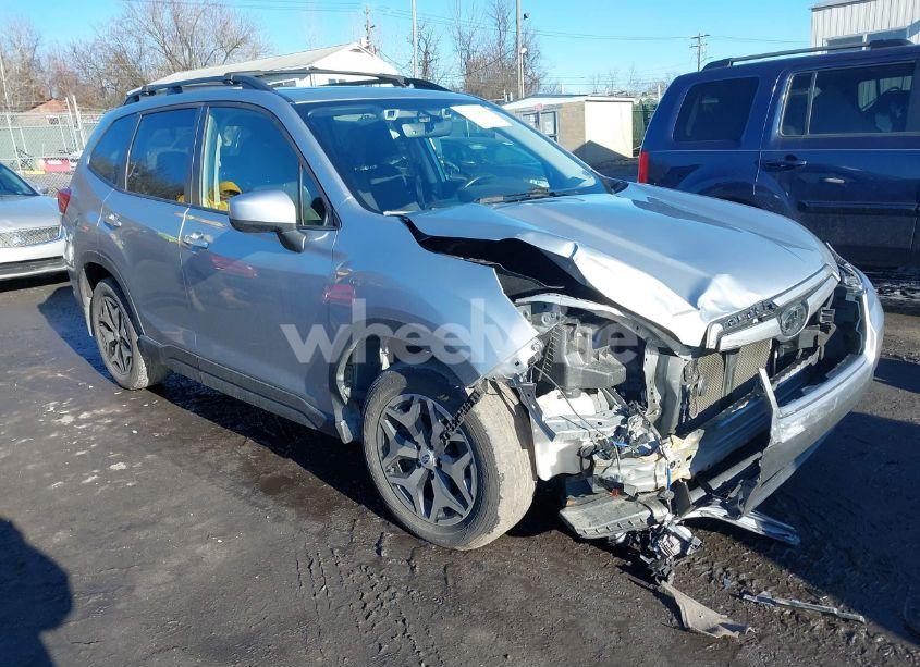 2019 Subaru Forester PREMIUM (VIN JF2SKAGC2KH452823) main photo