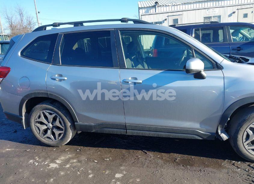 Photo 13 of 2019 Subaru Forester PREMIUM (VIN JF2SKAGC2KH452823)
