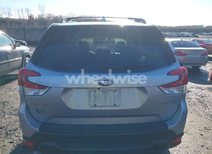 Photo 16 of 2019 Subaru Forester PREMIUM (VIN JF2SKAGC2KH452823)