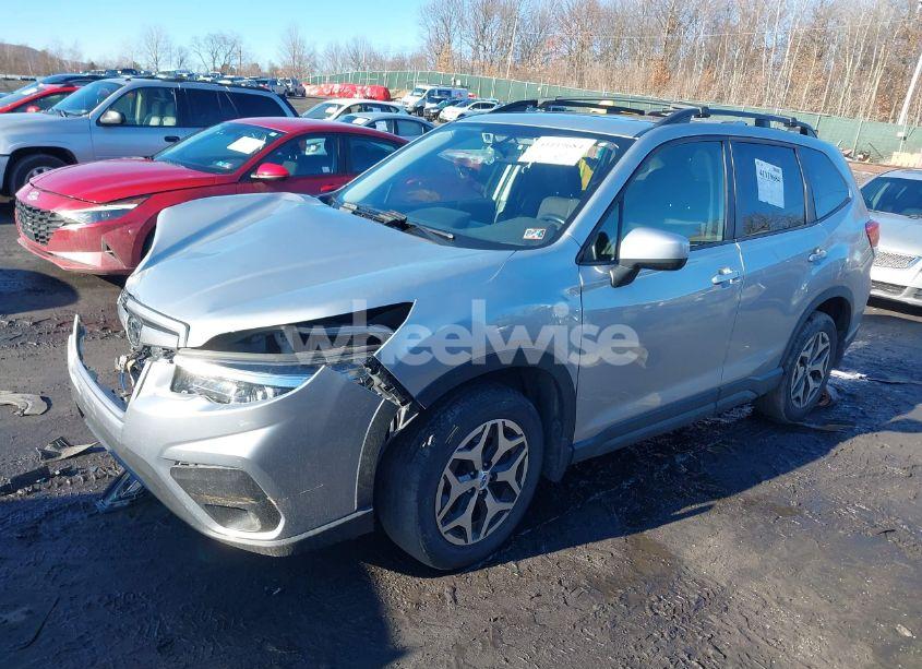 Photo 2 of 2019 Subaru Forester PREMIUM (VIN JF2SKAGC2KH452823)