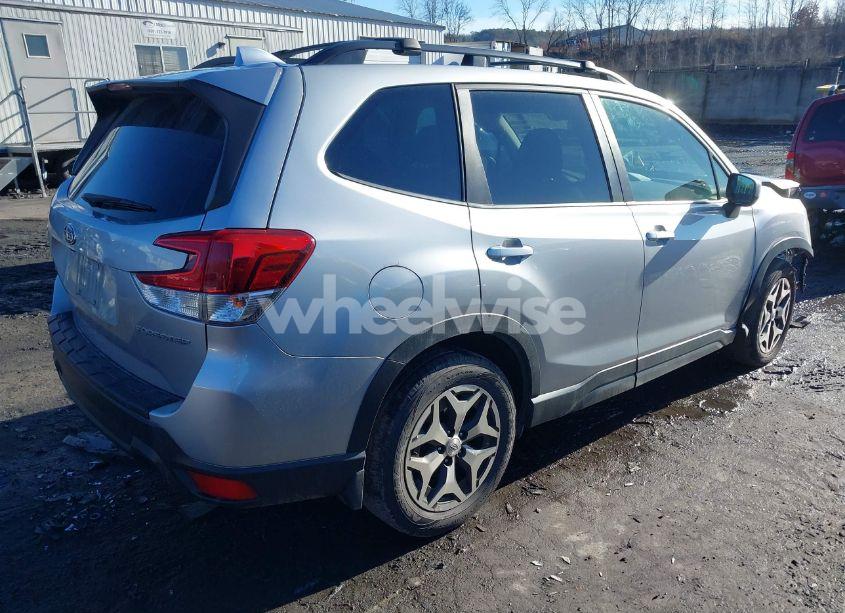 Photo 4 of 2019 Subaru Forester PREMIUM (VIN JF2SKAGC2KH452823)