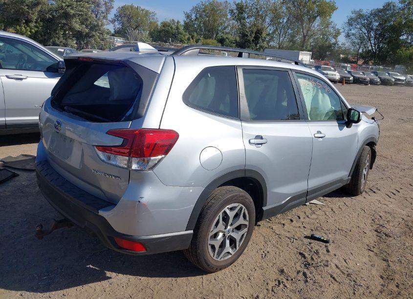 Photo 4 of 2020 Subaru Forester PREMIUM (VIN JF2SKAGC2LH426286)