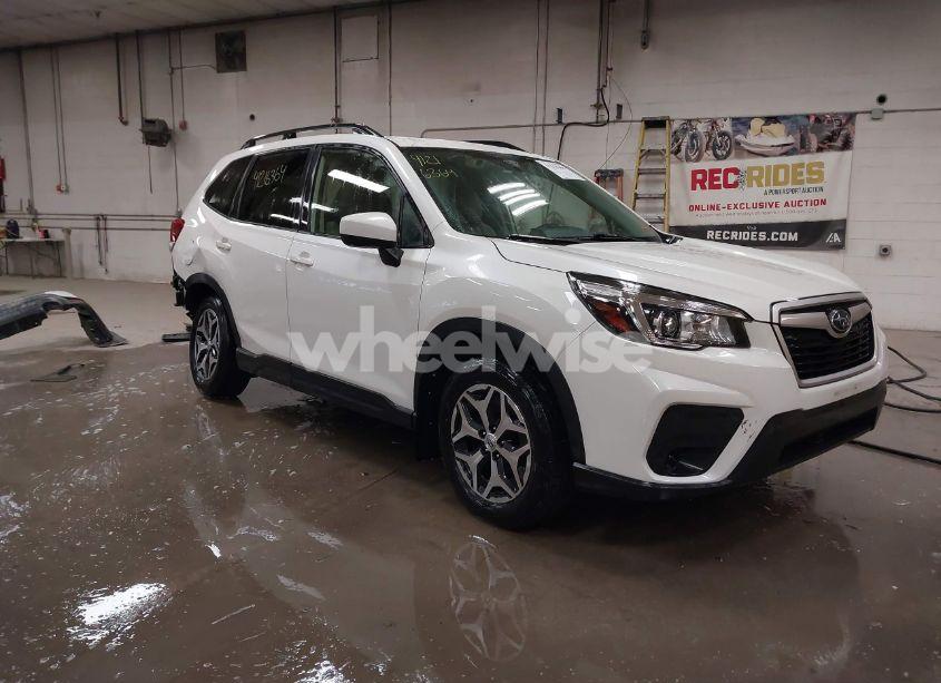 2019 Subaru Forester PREMIUM (VIN JF2SKAGC3KH423315) main photo