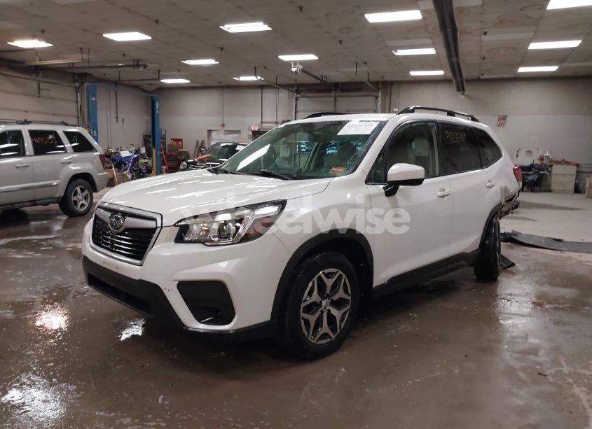 Photo 2 of 2019 Subaru Forester PREMIUM (VIN JF2SKAGC3KH423315)