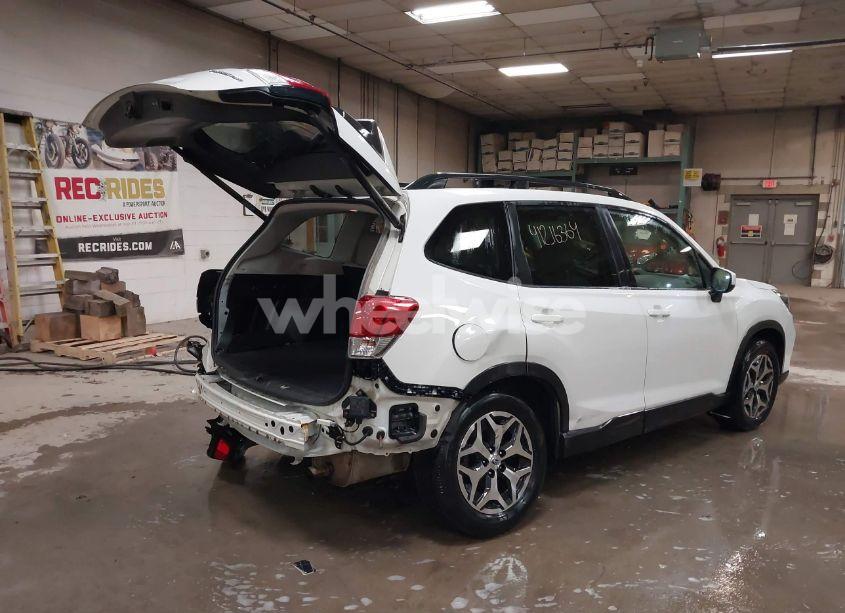 Photo 4 of 2019 Subaru Forester PREMIUM (VIN JF2SKAGC3KH423315)