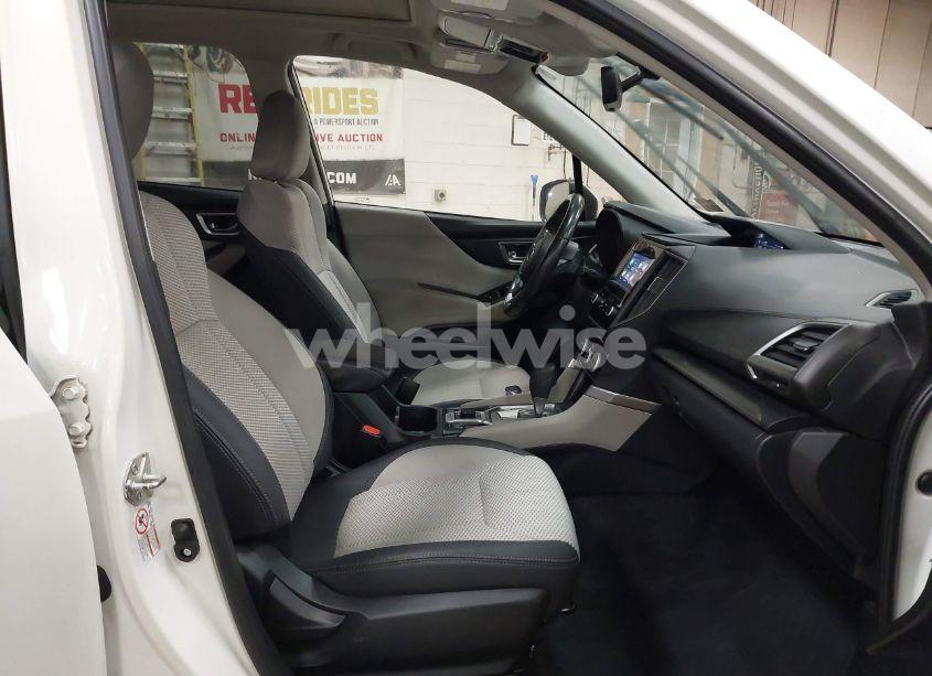 Photo 5 of 2019 Subaru Forester PREMIUM (VIN JF2SKAGC3KH423315)