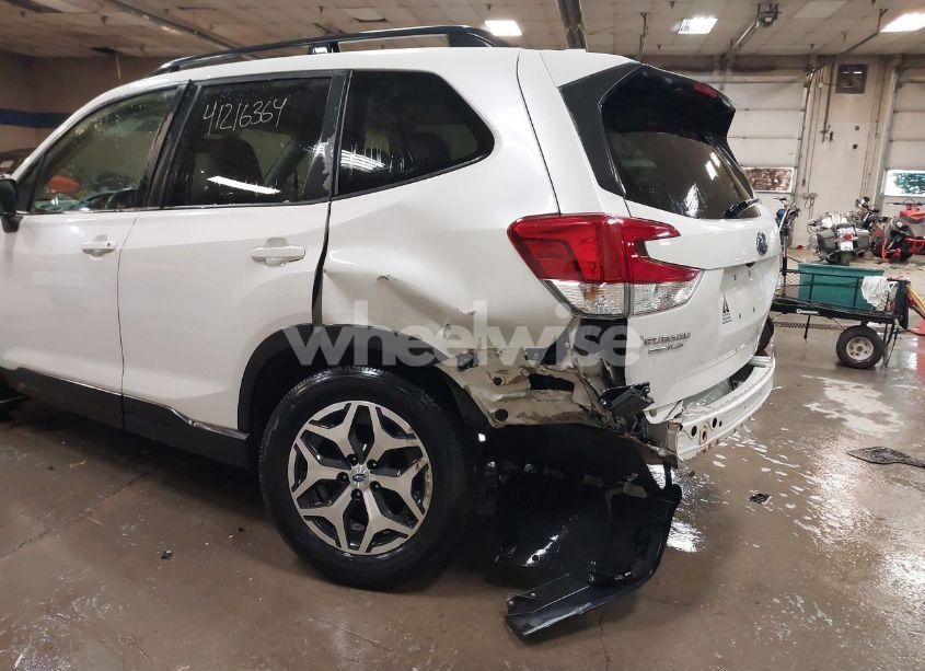 Photo 6 of 2019 Subaru Forester PREMIUM (VIN JF2SKAGC3KH423315)