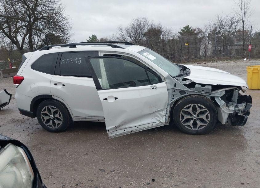 Photo 13 of 2019 Subaru Forester PREMIUM (VIN JF2SKAGC3KH430135)