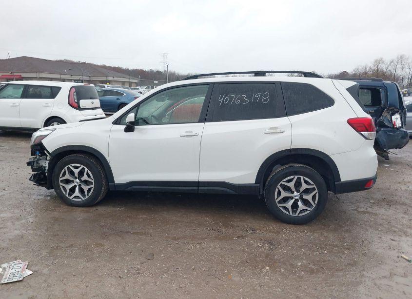 Photo 14 of 2019 Subaru Forester PREMIUM (VIN JF2SKAGC3KH430135)