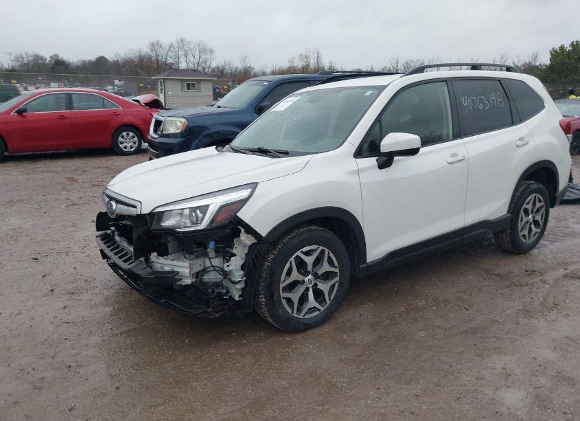 Photo 2 of 2019 Subaru Forester PREMIUM (VIN JF2SKAGC3KH430135)