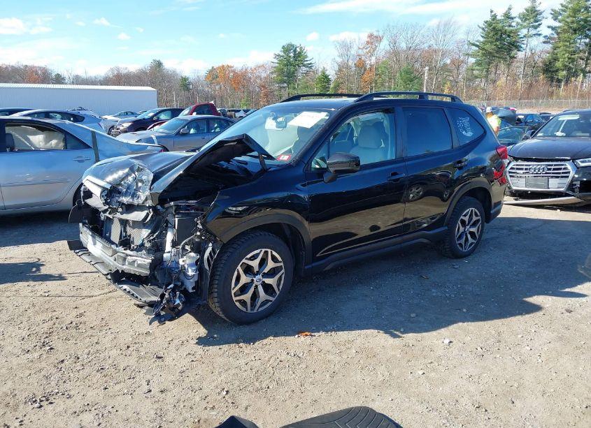 Photo 2 of 2020 Subaru Forester PREMIUM (VIN JF2SKAGC3LH472161)