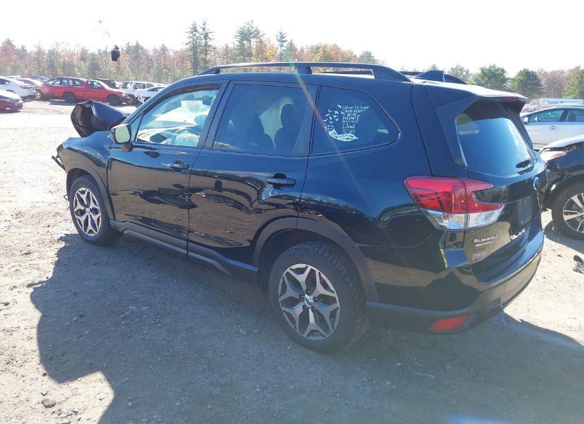 Photo 3 of 2020 Subaru Forester PREMIUM (VIN JF2SKAGC3LH472161)