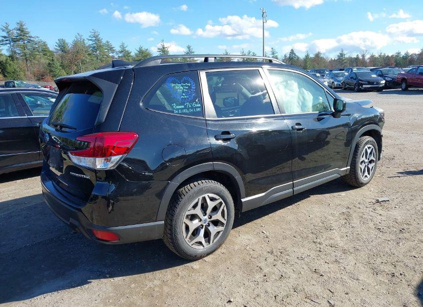 Photo 4 of 2020 Subaru Forester PREMIUM (VIN JF2SKAGC3LH472161)