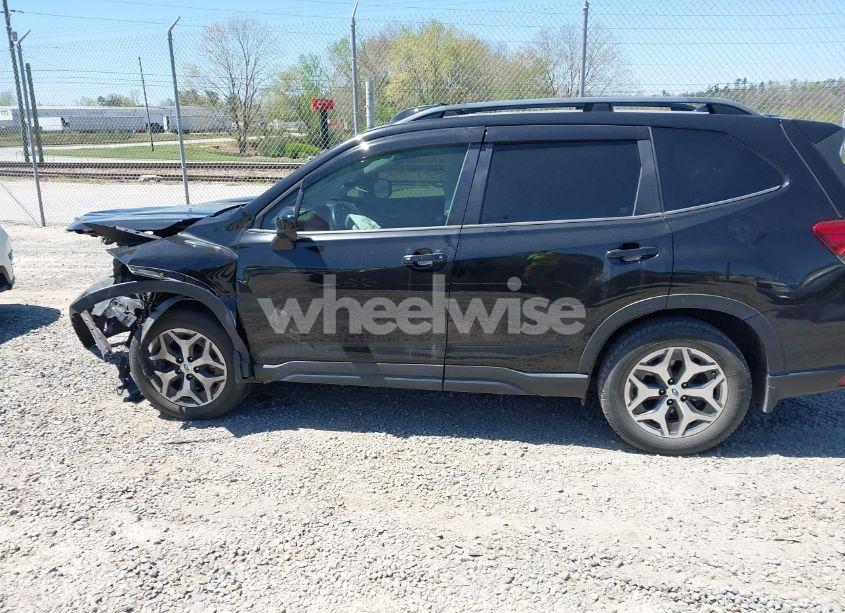 Photo 14 of 2019 Subaru Forester PREMIUM (VIN JF2SKAGC4KH595823)