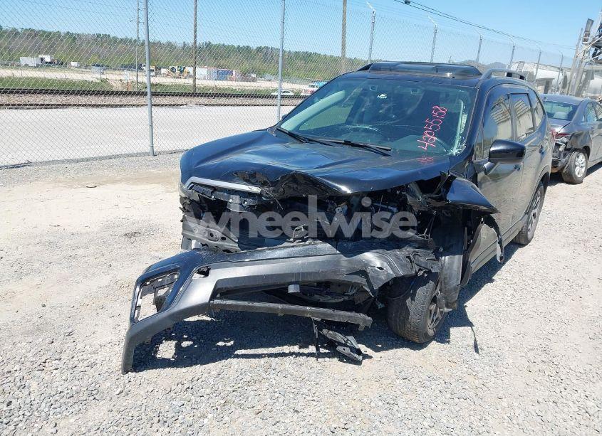 Photo 2 of 2019 Subaru Forester PREMIUM (VIN JF2SKAGC4KH595823)