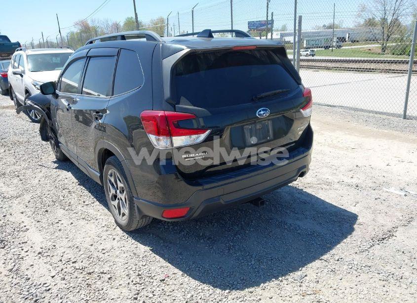 Photo 3 of 2019 Subaru Forester PREMIUM (VIN JF2SKAGC4KH595823)