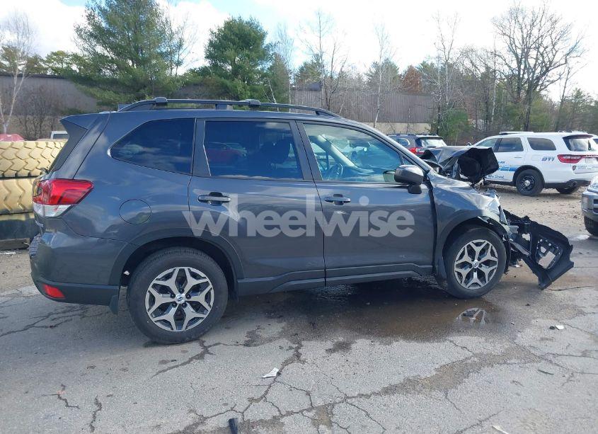 Photo 12 of 2020 Subaru Forester PREMIUM (VIN JF2SKAGC4LH525935)