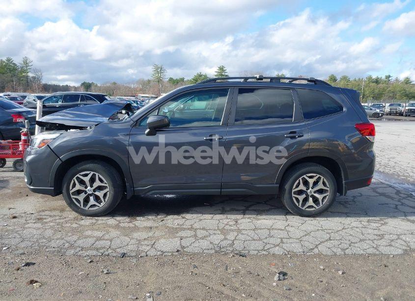 Photo 13 of 2020 Subaru Forester PREMIUM (VIN JF2SKAGC4LH525935)
