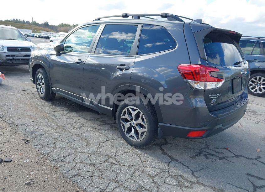 Photo 3 of 2020 Subaru Forester PREMIUM (VIN JF2SKAGC4LH525935)