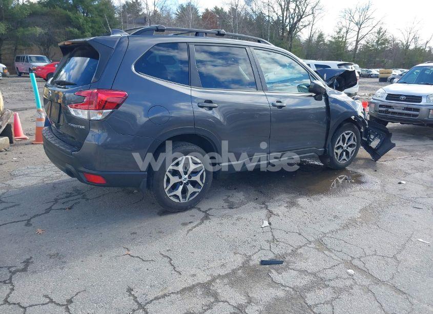 Photo 4 of 2020 Subaru Forester PREMIUM (VIN JF2SKAGC4LH525935)