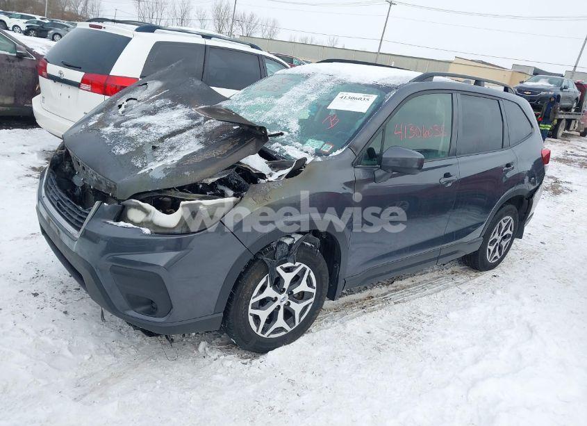 Photo 2 of 2020 Subaru Forester PREMIUM (VIN JF2SKAGC4LH528396)