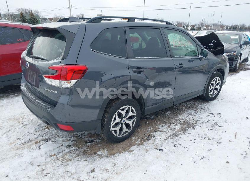 Photo 4 of 2020 Subaru Forester PREMIUM (VIN JF2SKAGC4LH528396)