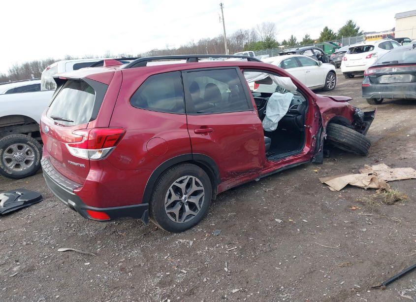 Photo 4 of 2020 Subaru Forester PREMIUM (VIN JF2SKAGC4LH601444)