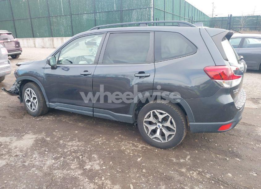 Photo 3 of 2019 Subaru Forester PREMIUM (VIN JF2SKAGC5KH585706)