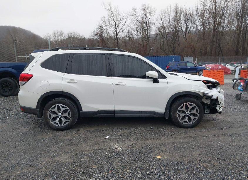 Photo 13 of 2019 Subaru Forester PREMIUM (VIN JF2SKAGC5KH585995)