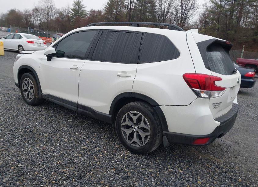 Photo 3 of 2019 Subaru Forester PREMIUM (VIN JF2SKAGC5KH585995)