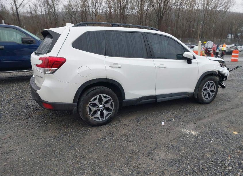 Photo 4 of 2019 Subaru Forester PREMIUM (VIN JF2SKAGC5KH585995)