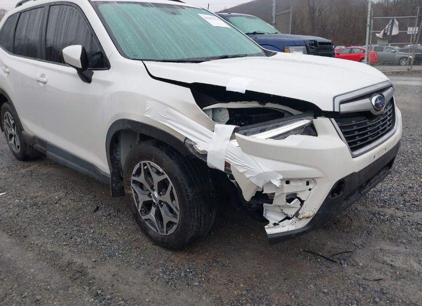 Photo 6 of 2019 Subaru Forester PREMIUM (VIN JF2SKAGC5KH585995)