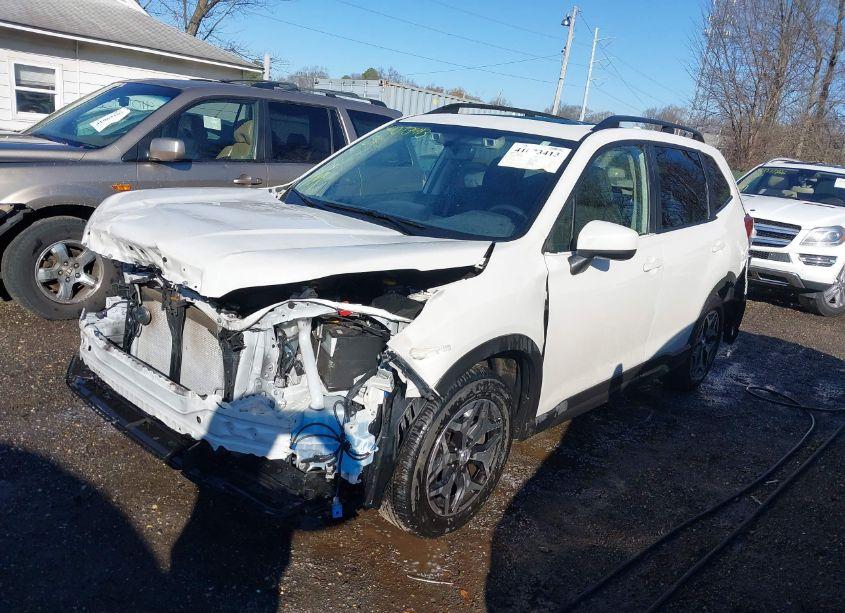 Photo 2 of 2019 Subaru Forester PREMIUM (VIN JF2SKAGC5KH593806)