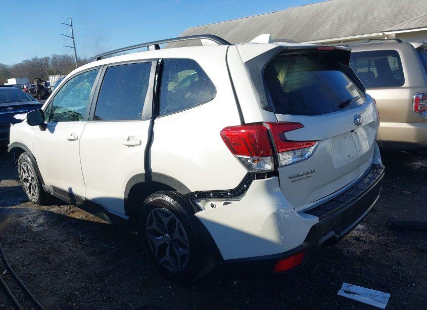 Photo 3 of 2019 Subaru Forester PREMIUM (VIN JF2SKAGC5KH593806)