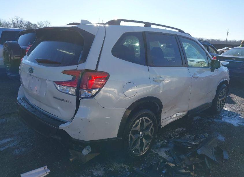 Photo 4 of 2019 Subaru Forester PREMIUM (VIN JF2SKAGC5KH593806)