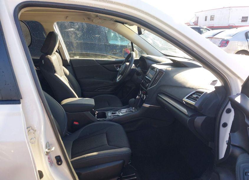 Photo 5 of 2019 Subaru Forester PREMIUM (VIN JF2SKAGC5KH593806)
