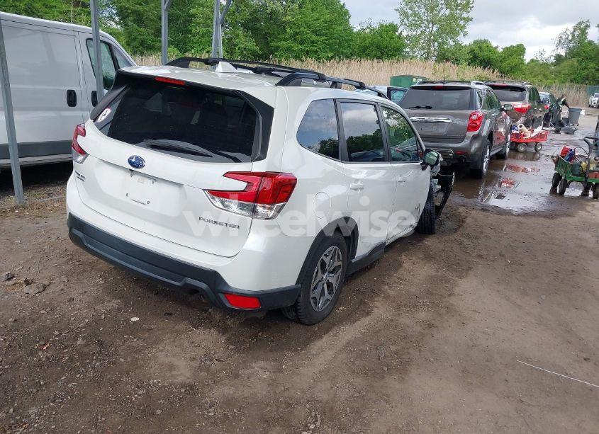 Photo 4 of 2019 Subaru Forester PREMIUM (VIN JF2SKAGC7KH469634)