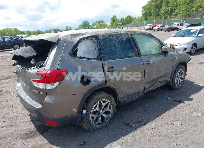 Photo 4 of 2020 Subaru Forester PREMIUM (VIN JF2SKAGC7LH478108)