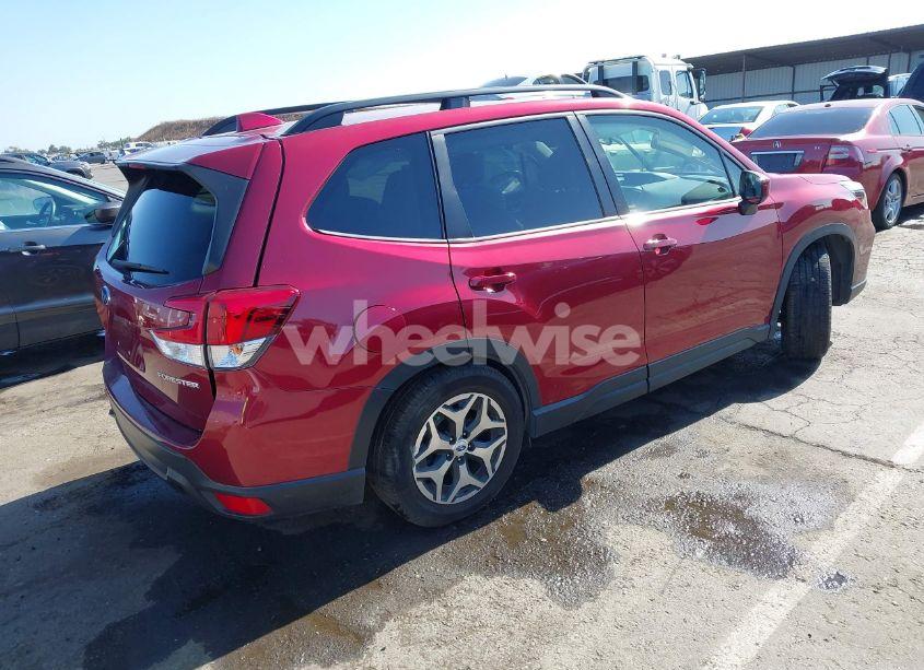 Photo 4 of 2020 Subaru Forester PREMIUM (VIN JF2SKAGC7LH541191)